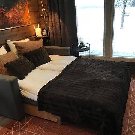 Luxury Aurora Glass Igloo, Hot Tub & Sauna * Rovaniemi