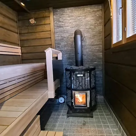 Luxury Aurora Glass Igloo, Hot Tub & Sauna ロヴァニエミ
