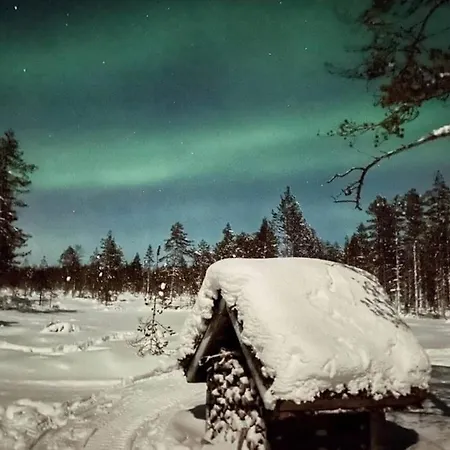 Luxury Aurora Glass Igloo, Hot Tub & Sauna Chalet *