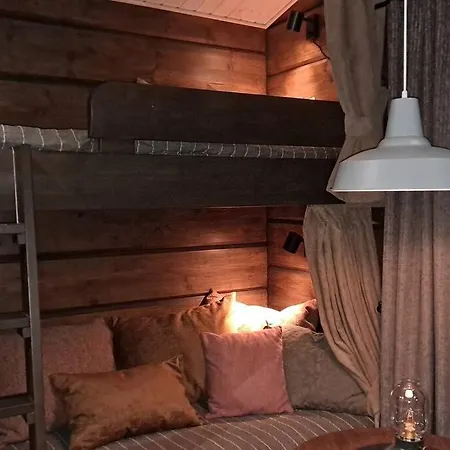 Luxury Aurora Glass Igloo, Hot Tub & Sauna * ロヴァニエミ