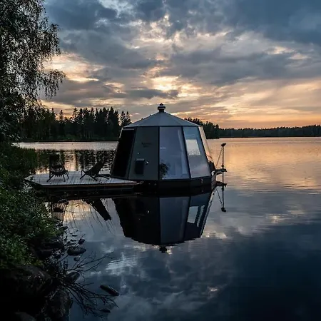Luxury Aurora Glass Igloo, Hot Tub & Sauna *