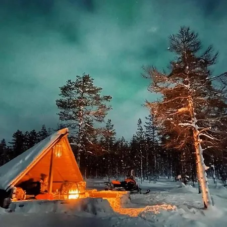 Luxury Aurora Glass Igloo, Hot Tub & Sauna シャレー *