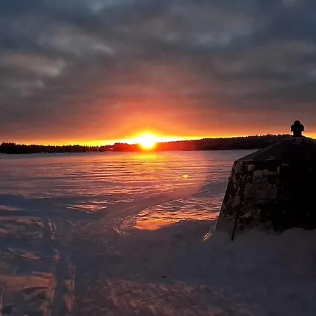 Luxury Aurora Glass Igloo, Hot Tub & Sauna * Rovaniemi