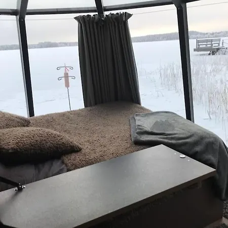 Luxury Aurora Glass Igloo, Hot Tub & Sauna *