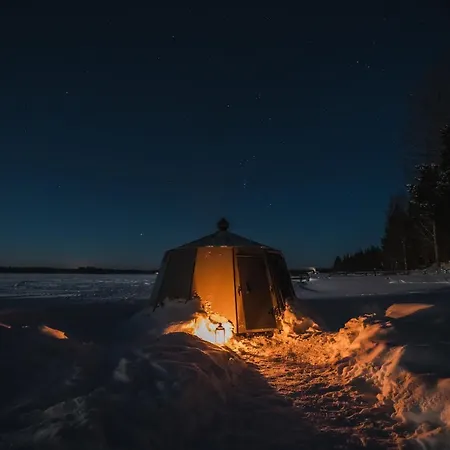 Luxury Aurora Glass Igloo, Hot Tub & Sauna シャレー *