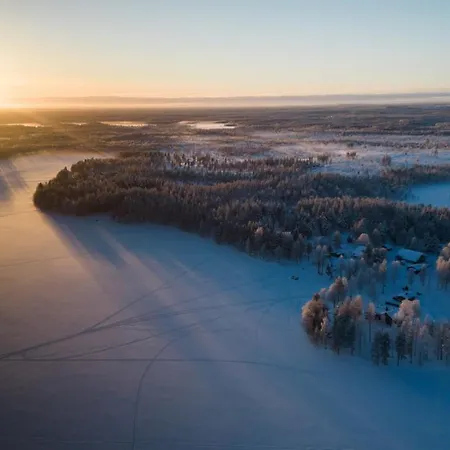 Chalet Luxury Aurora Glass Igloo, Hot Tub & Sauna Rovaniemi