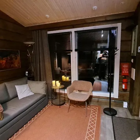 Luxury Aurora Glass Igloo, Hot Tub & Sauna * ロヴァニエミ