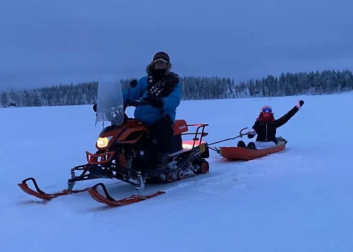 Alpesi faház Luxury Aurora Glass Igloo, Hot Tub & Sauna *