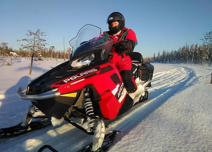 Luxury Aurora Glass Igloo, Hot Tub&sauna