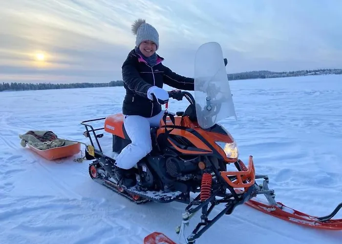 Luxury Aurora Glass Igloo, Hot Tub&sauna *