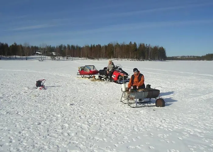 Luxury Aurora Glass Igloo, Hot Tub&sauna