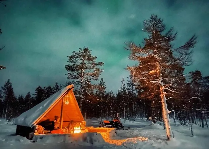 Luxury Aurora Glass Igloo, Hot Tub&sauna Chalet *