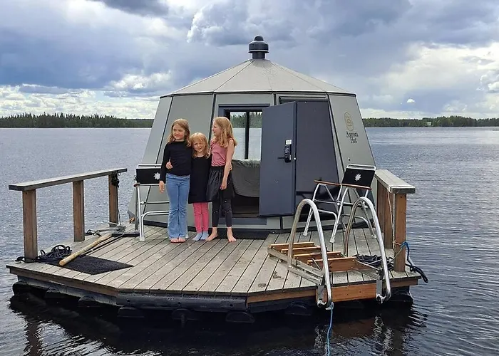 Alpesi faház Luxury Aurora Glass Igloo, Hot Tub & Sauna