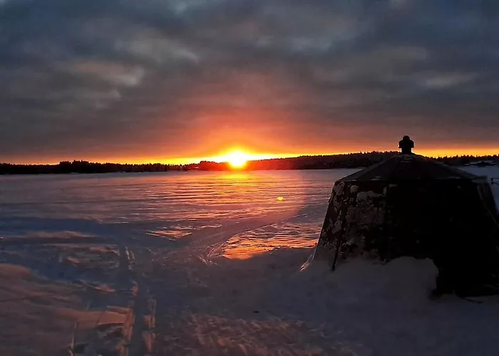 Luxury Aurora Glass Igloo, Hot Tub&sauna * Rovaniemi