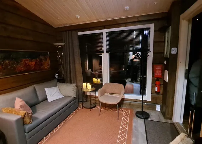 Luxury Aurora Glass Igloo, Hot Tub & Sauna * Rovaniemi